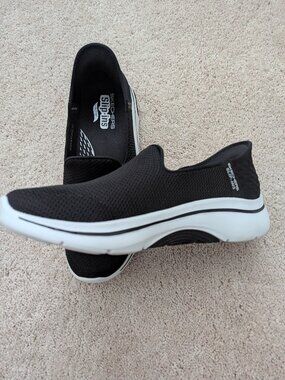 SKECHERS - Go Walk Arch Fit Delara Slip-ins Women - Size 8M